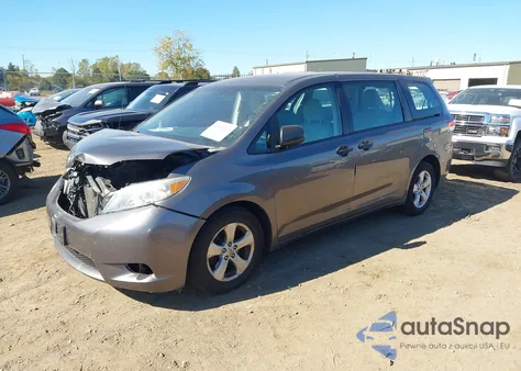 2014 Toyota Sienna L V6 7 Passenger z USA, uszkodzony, nr VIN 5TDZK3DC9ES436793